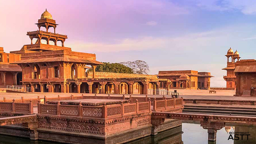 Private Taxi Hire for Agra Overnight with Fatehpur Sikri