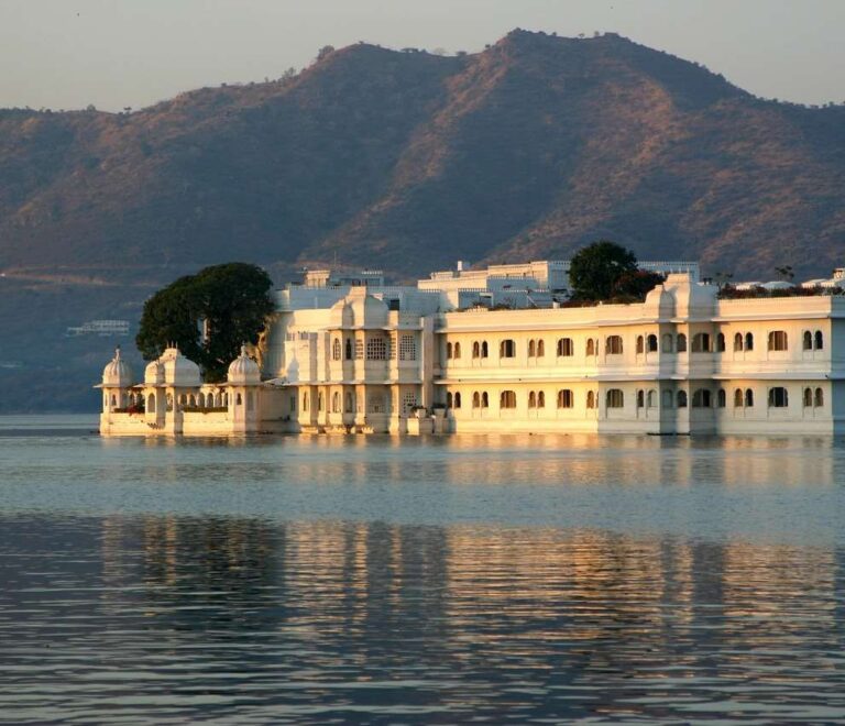 Udaipur with Mount Abu Tour by Car with Private Driver